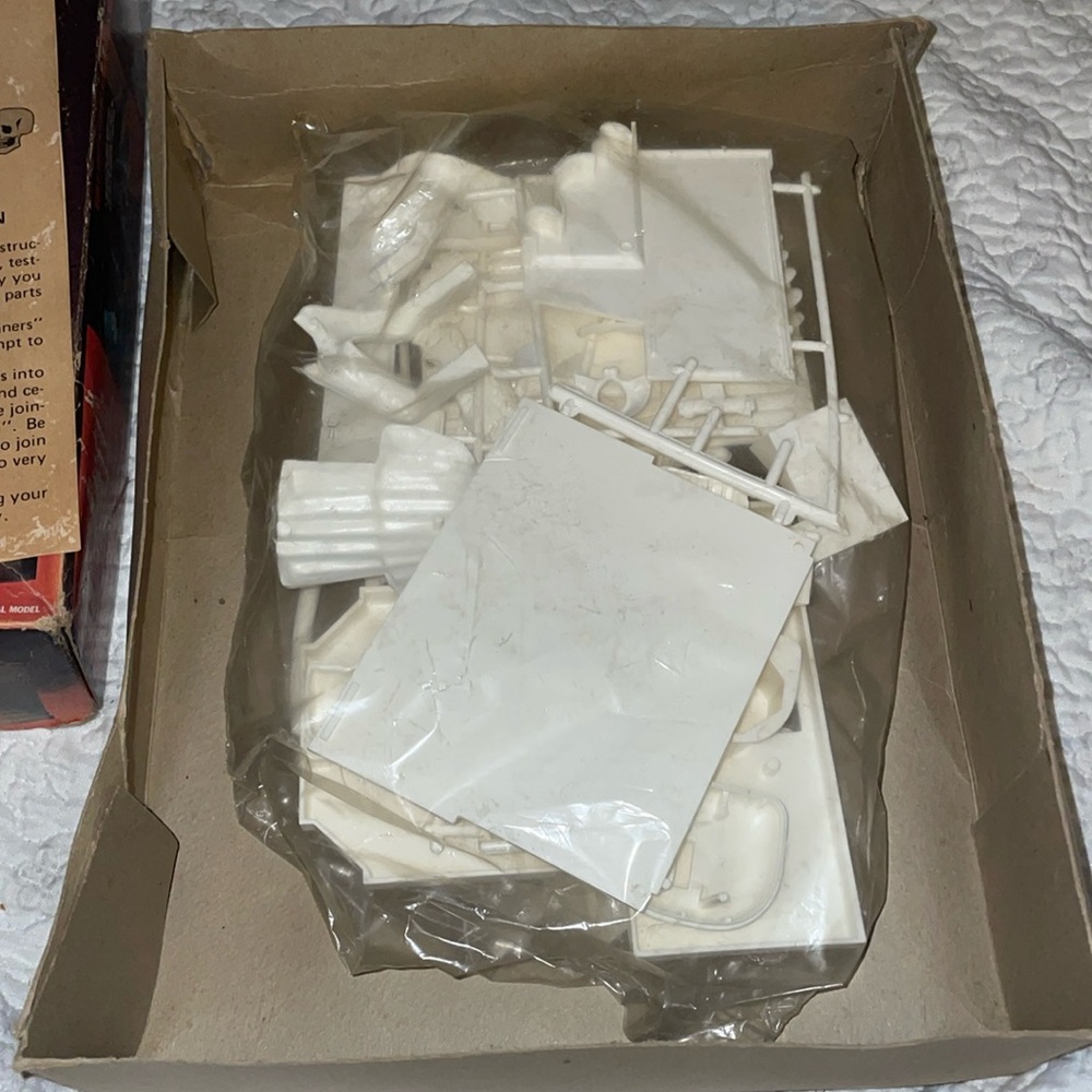 Vintage Walt Disney Haunted Mansion “Play It Again, Sam” Model Kit- as is - Picture 12 of 15